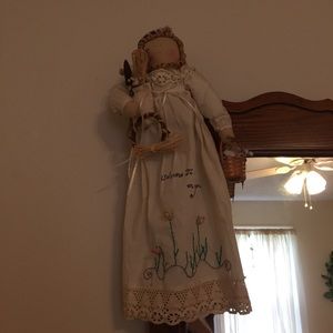2 decorative dolls